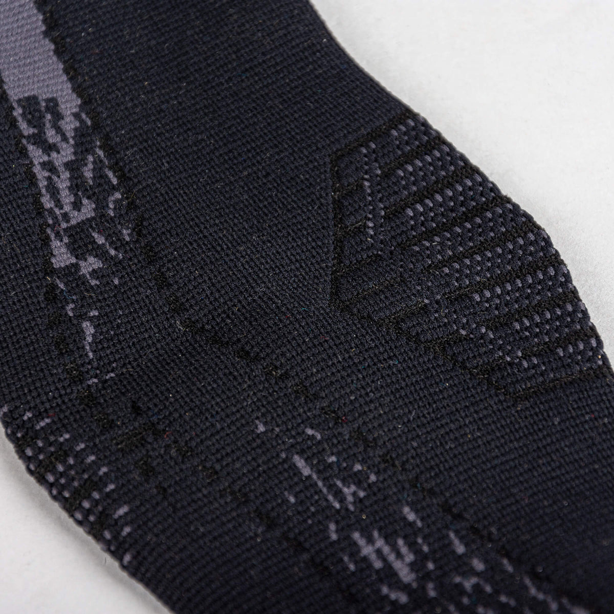 Elastický chránič členka PEAK Ankle Protector čierny