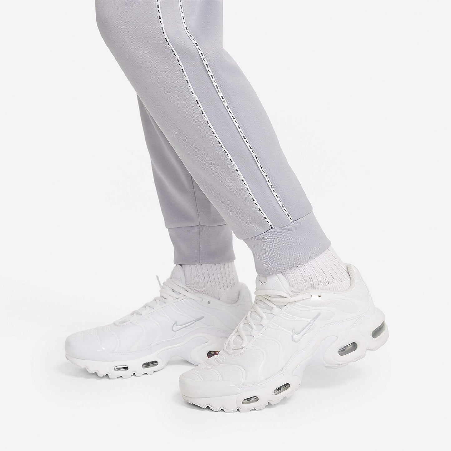 Detské tepláky Nike Older Boys Repeat Fleece Pants Grey Junior šedé