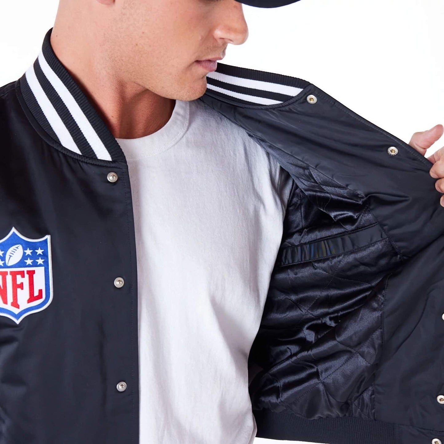 Bunda bomber NEW ERA Las Vegas Raiders NFL Satin Black Bomber Jacket čierna
