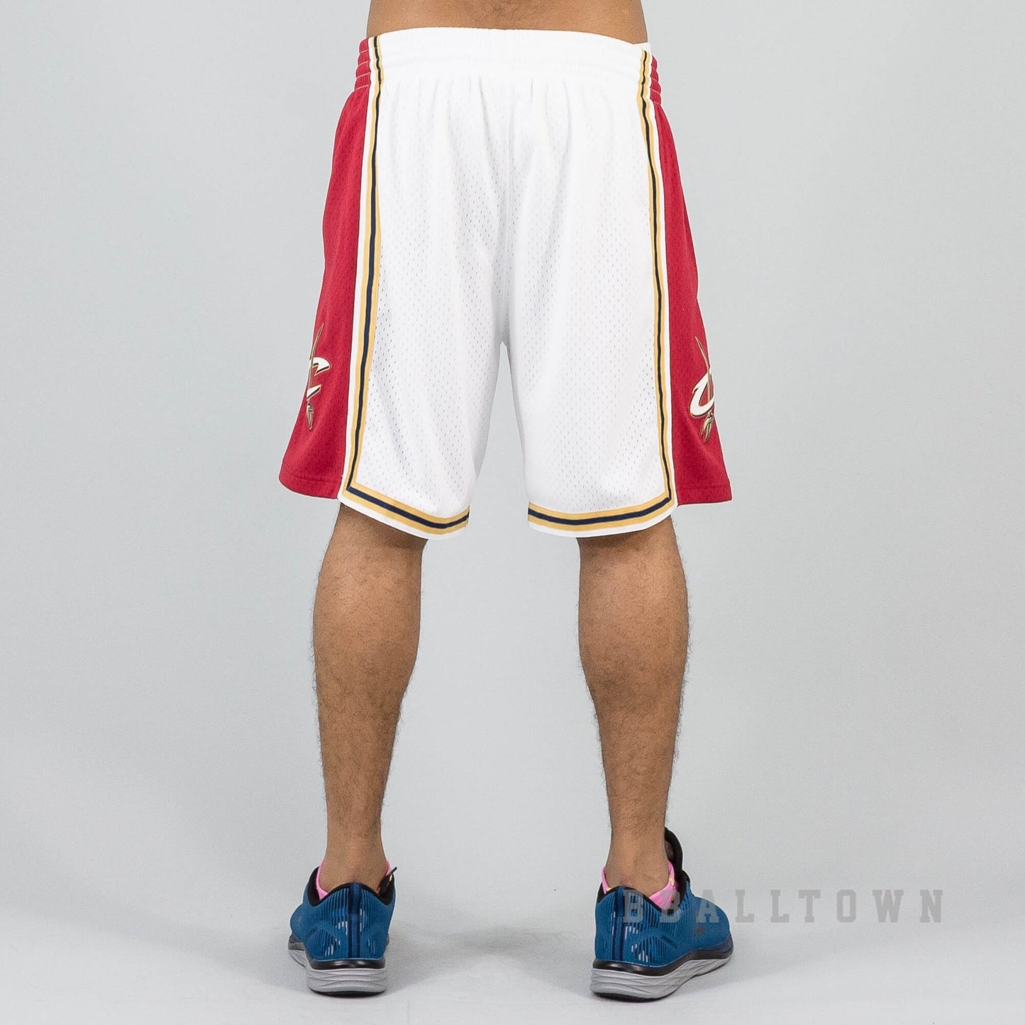 Basketbalové šortky MITCHELL & NESS NBA SWINGMAN SHORTS CLEVELAND CAVALIERS 2003-04 bielo/červené