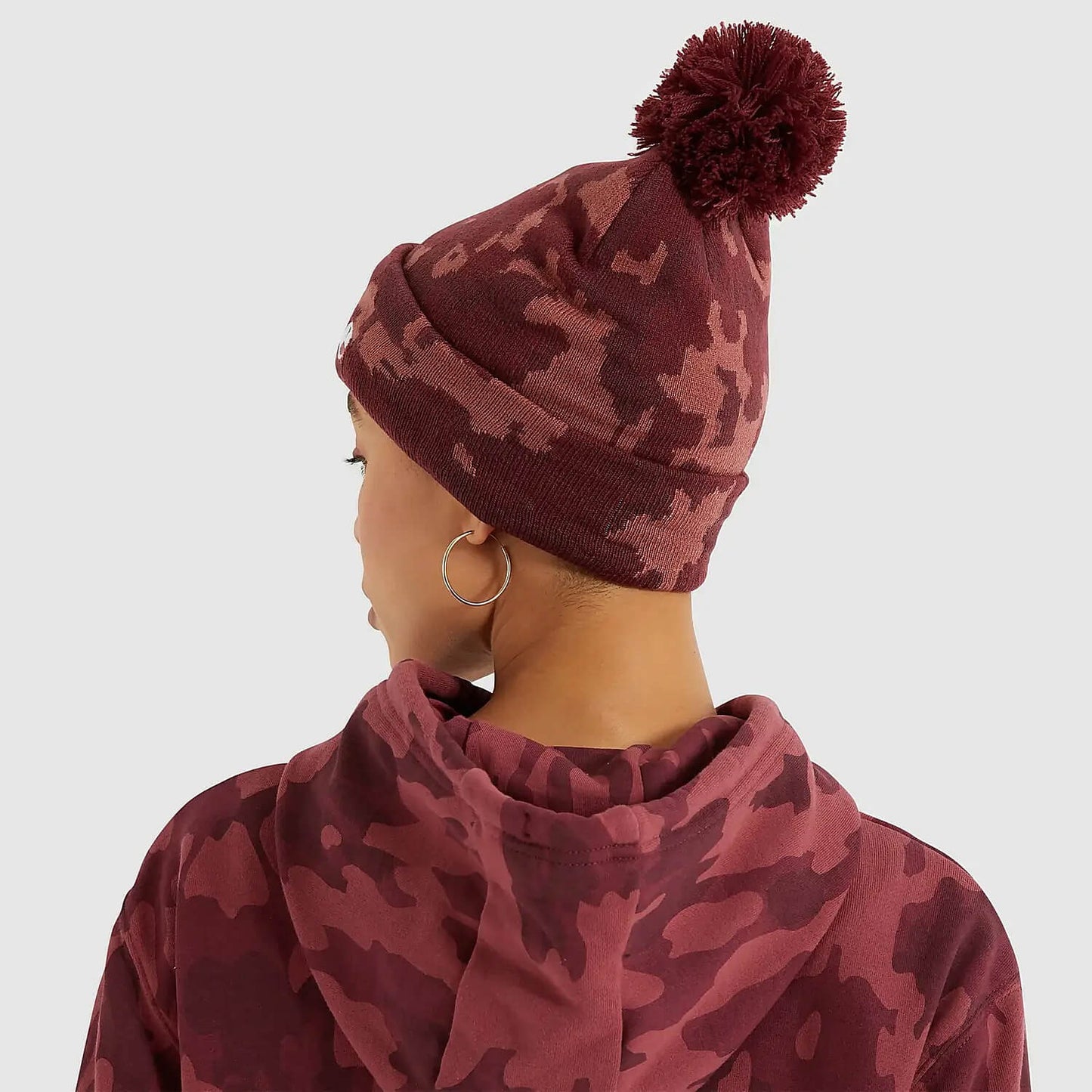 Dámska zimná čiapka s brmbolcom Ellesse Velly Camo Pom Pom Beanie Orgovánová Dark Purple