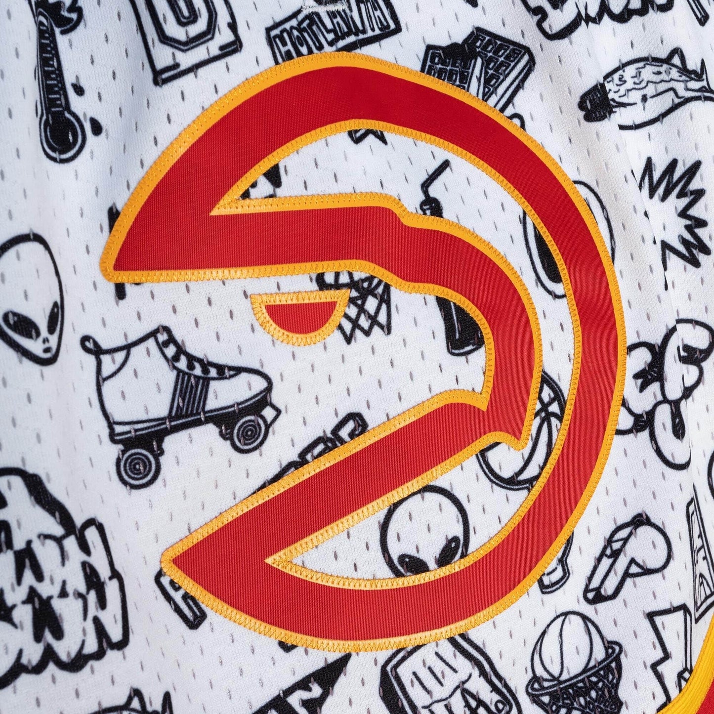 Basketbalové šortky Mitchell & Ness NBA Doodle Swingman Shorts ATLANTA HAWKS Biele