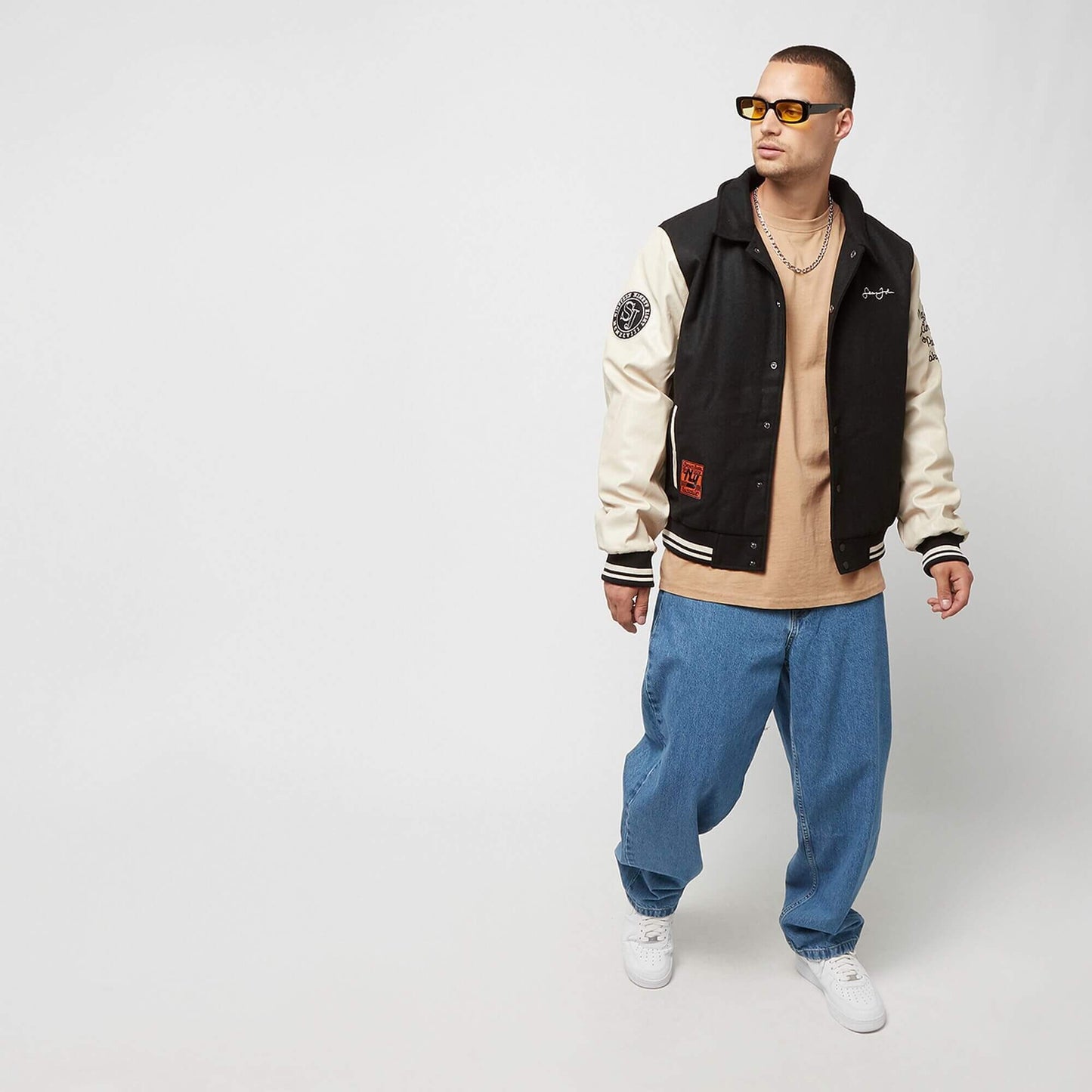 Zimná bunda bomber Sean John Script Logo Retro Car College Jacket black/light beige čIierna/béžová