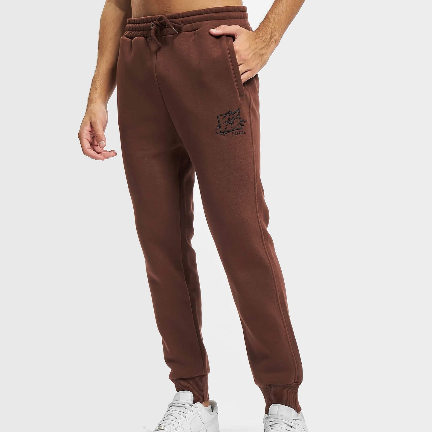 Tepláky FUBU Script Essential Jogger hnedé