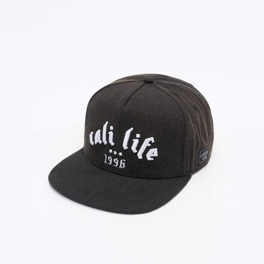 Snapback šiltovka Cayler & Sons Cali Life 1996 antracitovo-čierna
