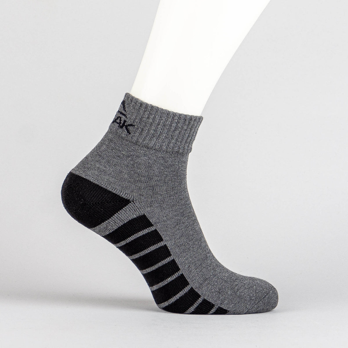 Pánske športové ponožky PEAK Medium Cut Socks tmavosivé