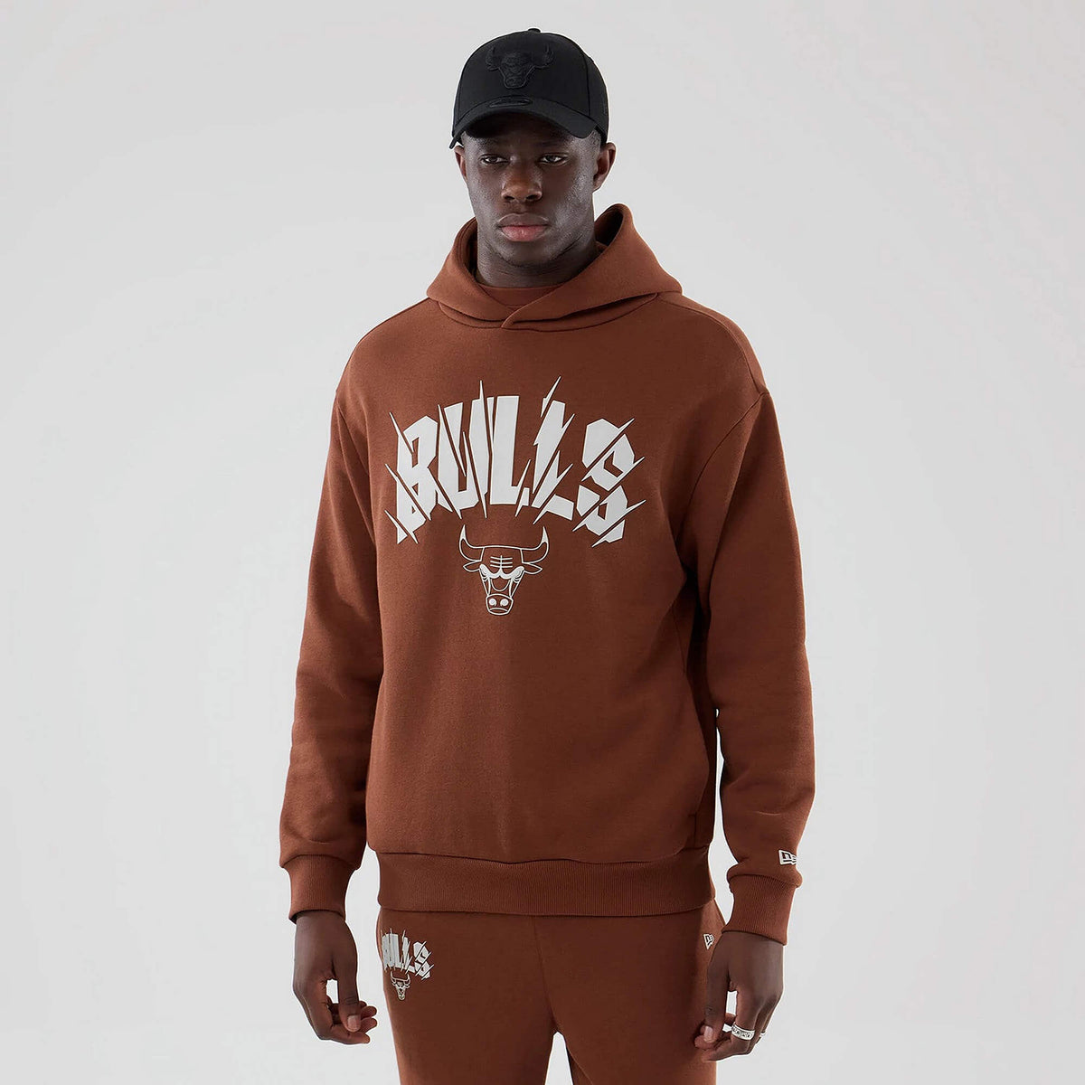 Mikina NEW ERA Chicago Bulls NBA Core Plus Brown Pullover Hoodie hnedá