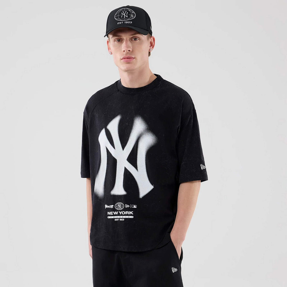 Tričko NEW ERA New York Yankees MLB Graphic Boxy Black T-Shirt čierne