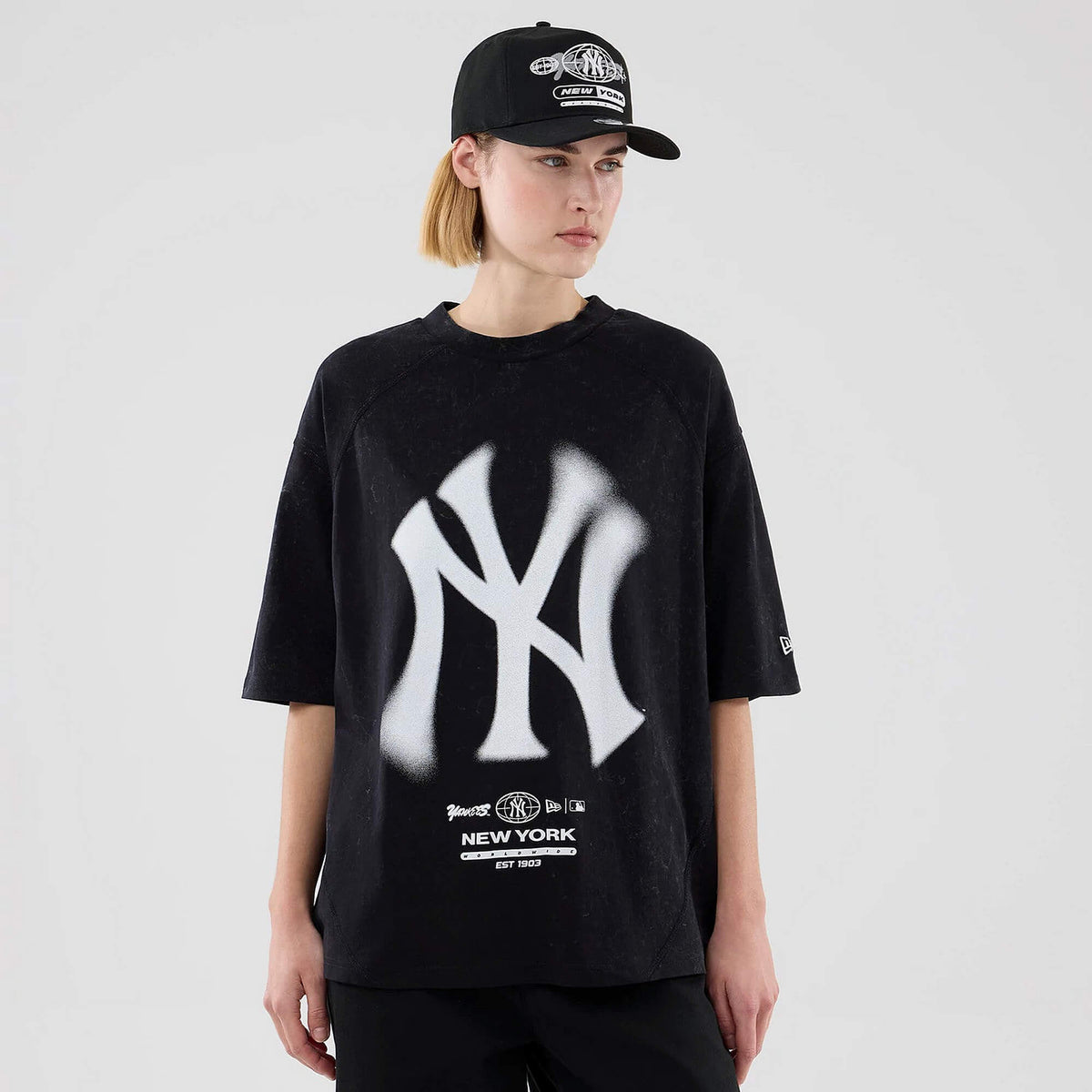 Tričko NEW ERA New York Yankees MLB Graphic Boxy Black T-Shirt čierne