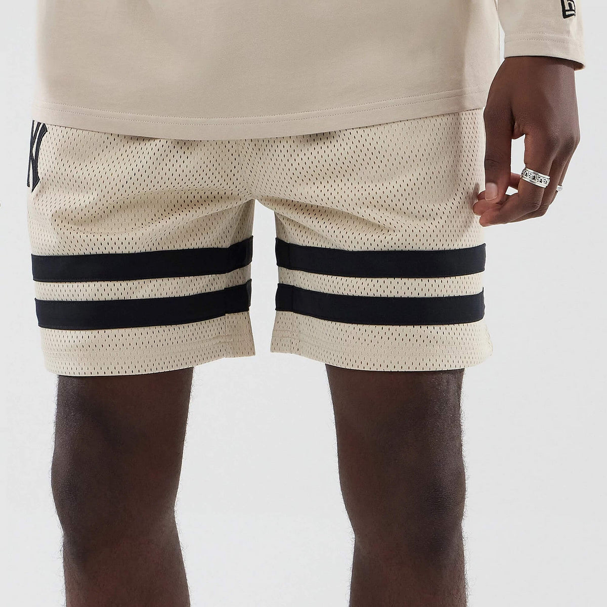 Kraťasy NEW ERA New York Yankees MLB Light Beige Oversized Mesh Shorts béžové