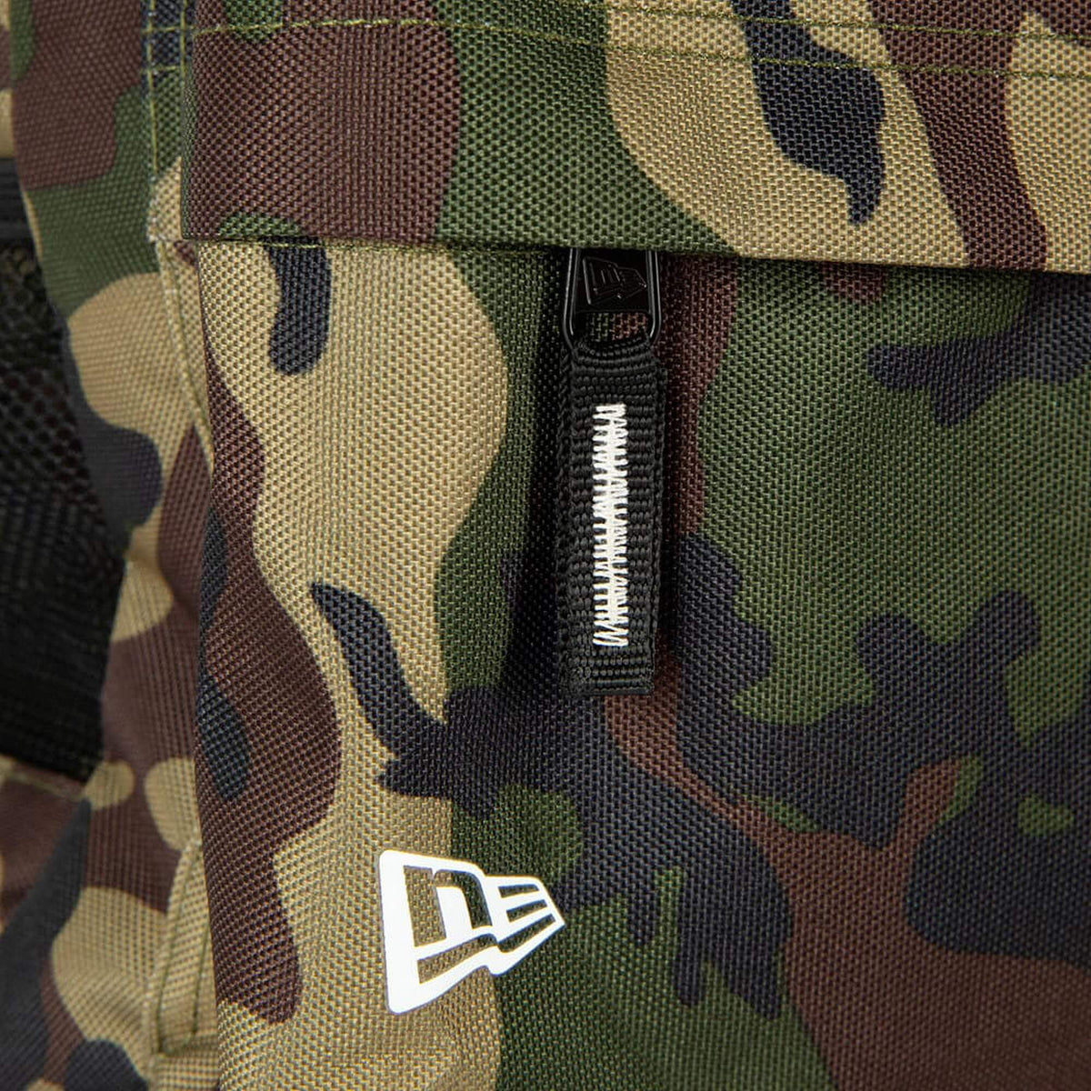 Batoh NEW ERA New York Yankees Woodland Camo Stadium Backpack maskáčový