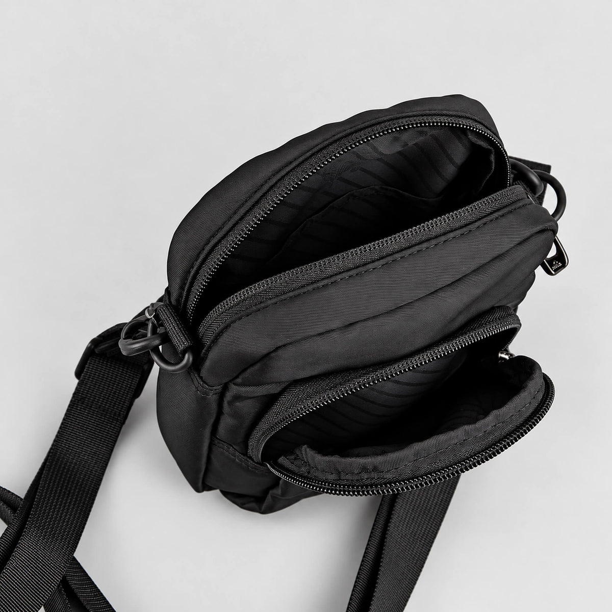 Taška cez rameno PEAK Crossbody Bag čierna