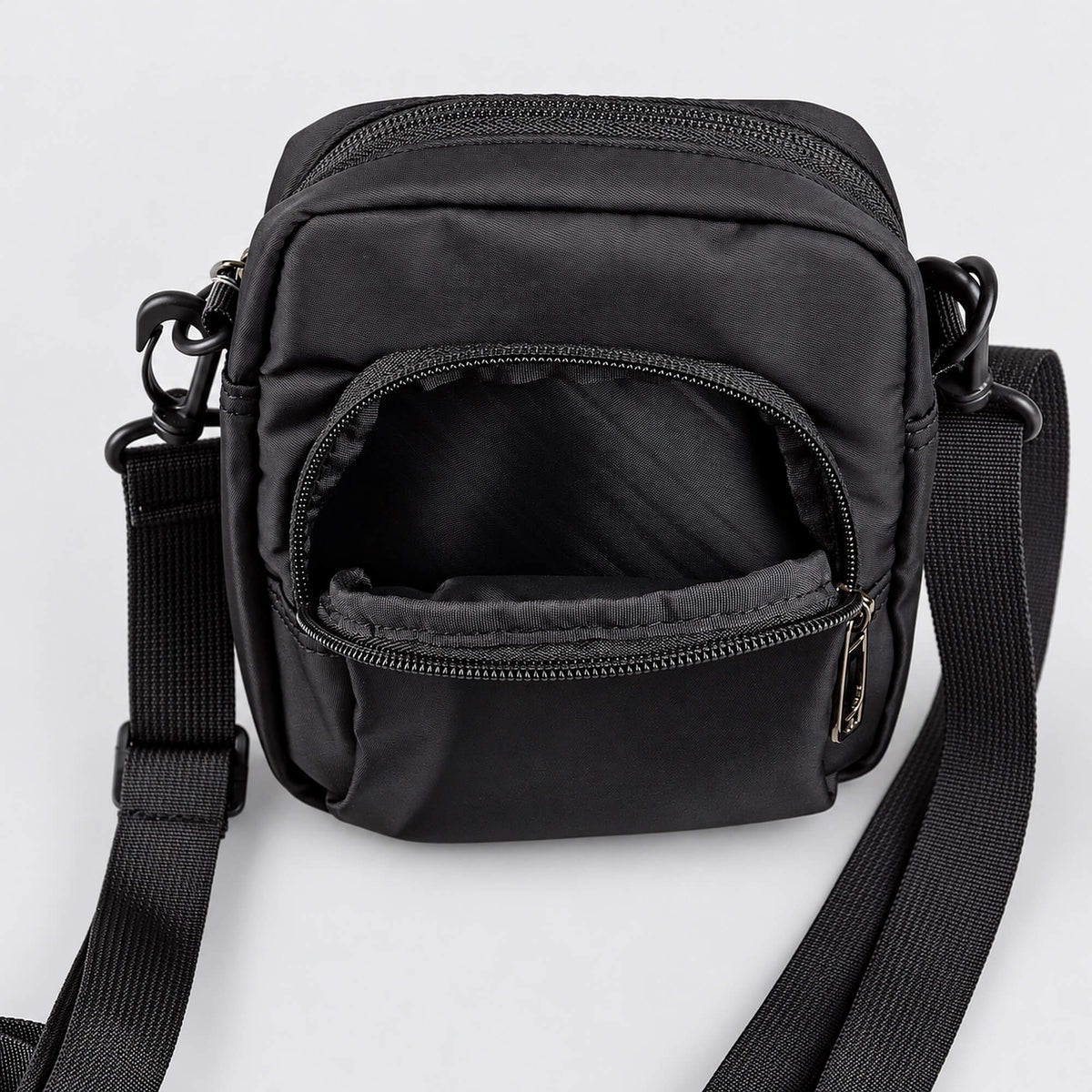 Taška cez rameno PEAK Crossbody Bag čierna