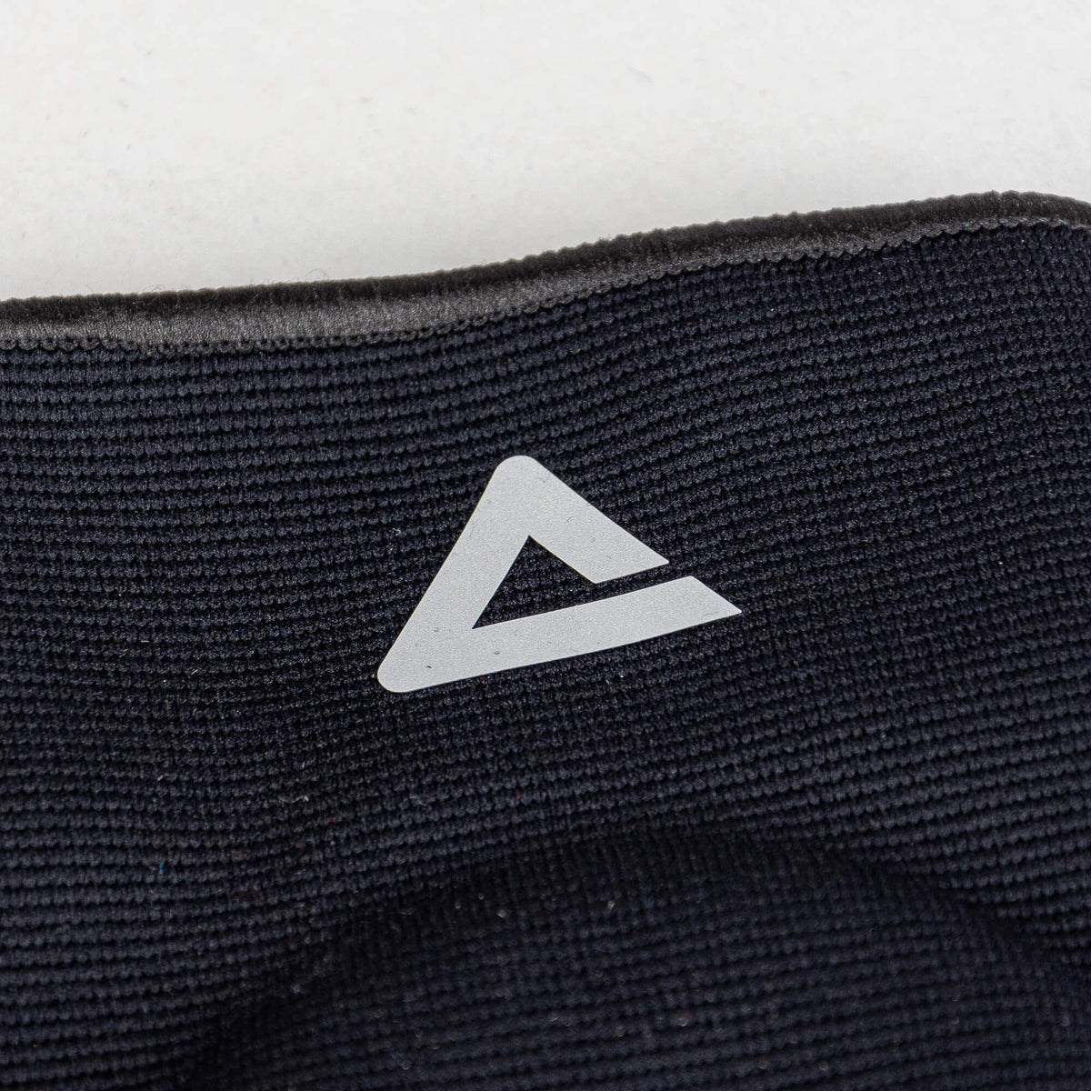 Chránič kolena s oporou PEAK Knee Pad čierny