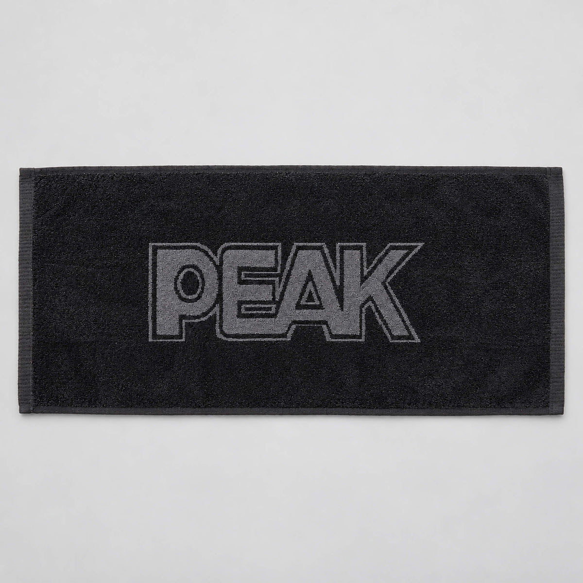 Športový uterák PEAK Teamline Bench Towel čierno-sivý
