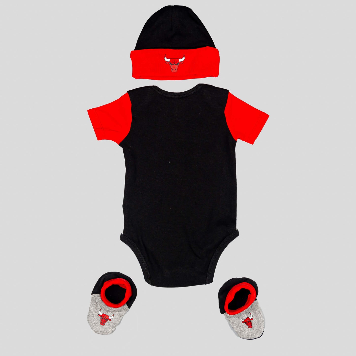 Detská súprava OUTER STUFF NBA BUZZER BEATER CREEPER HAT BOOT CHICAGO BULLS čierna/šedá