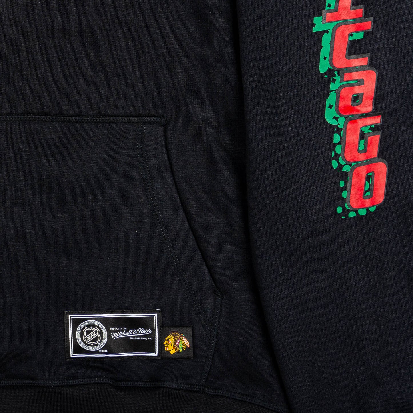 Detská mikina s kapucňou Mitchell & Ness NHL Big Face 7.0 Fashion Hoodie Chicago Blackhawks čierna