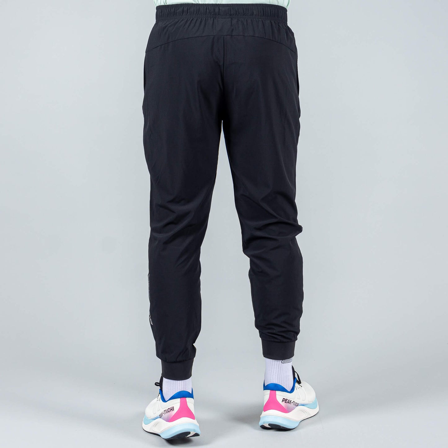 Bežecké tepláky PEAK P-DRY čierne BLACK