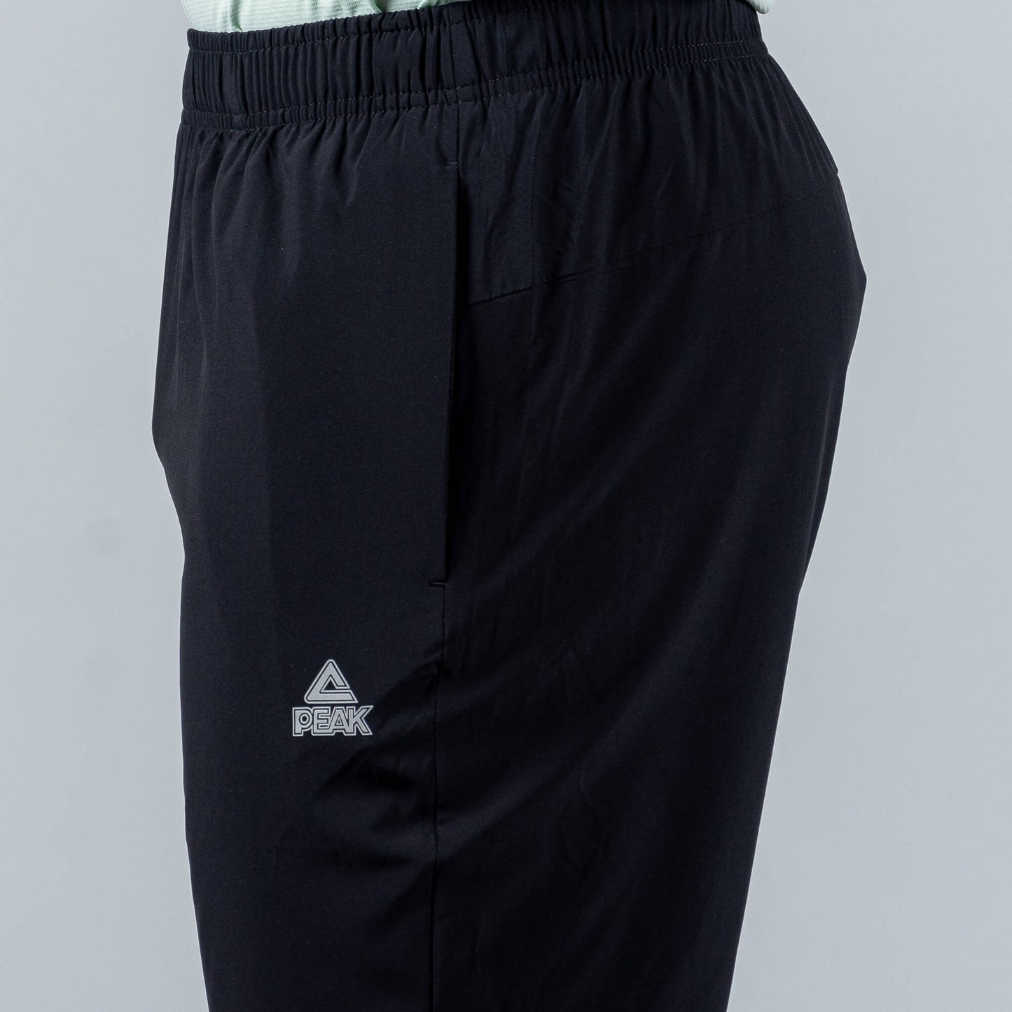 Bežecké tepláky PEAK P-DRY čierne BLACK