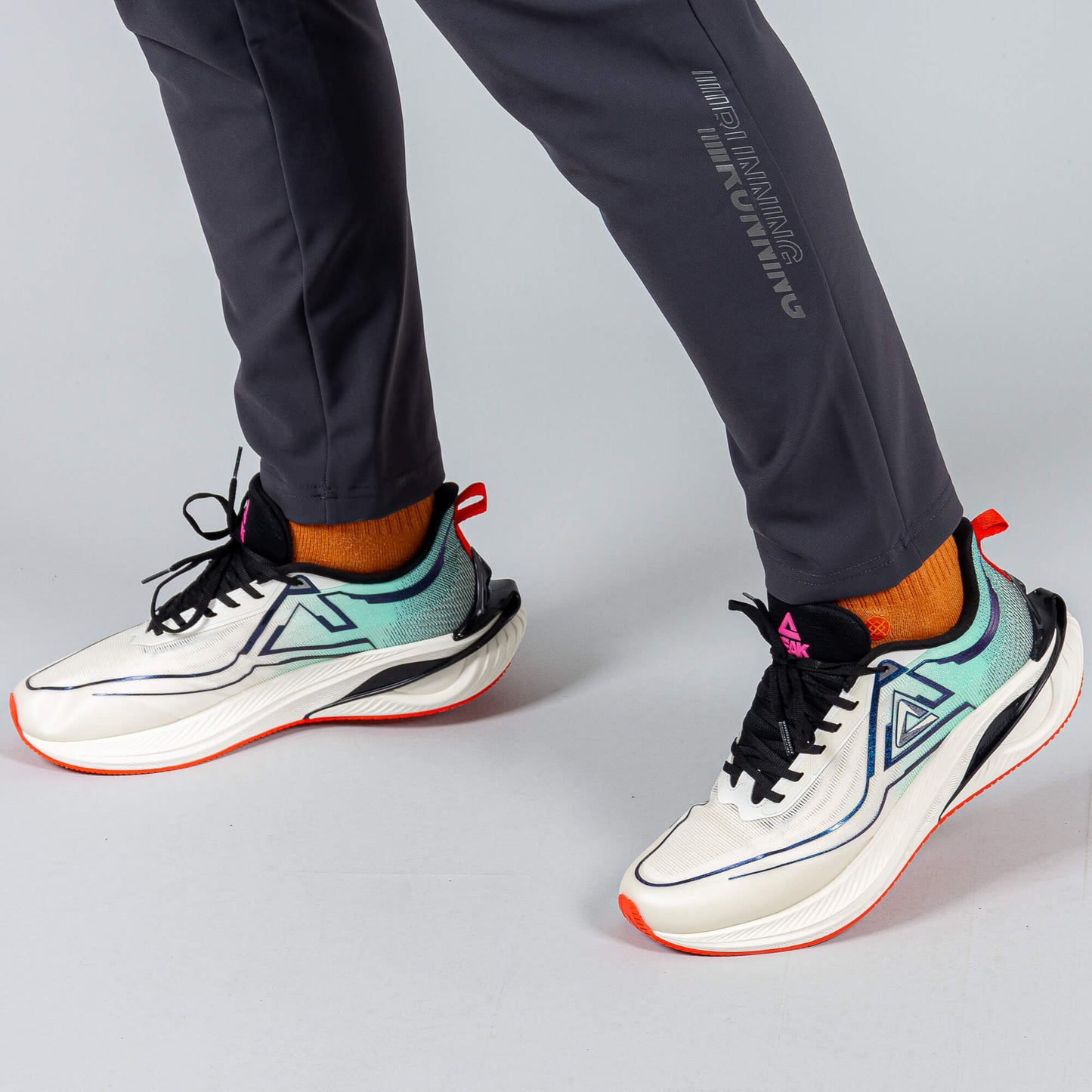 Tepláky Peak Running Knitted Pants Dk.Grey