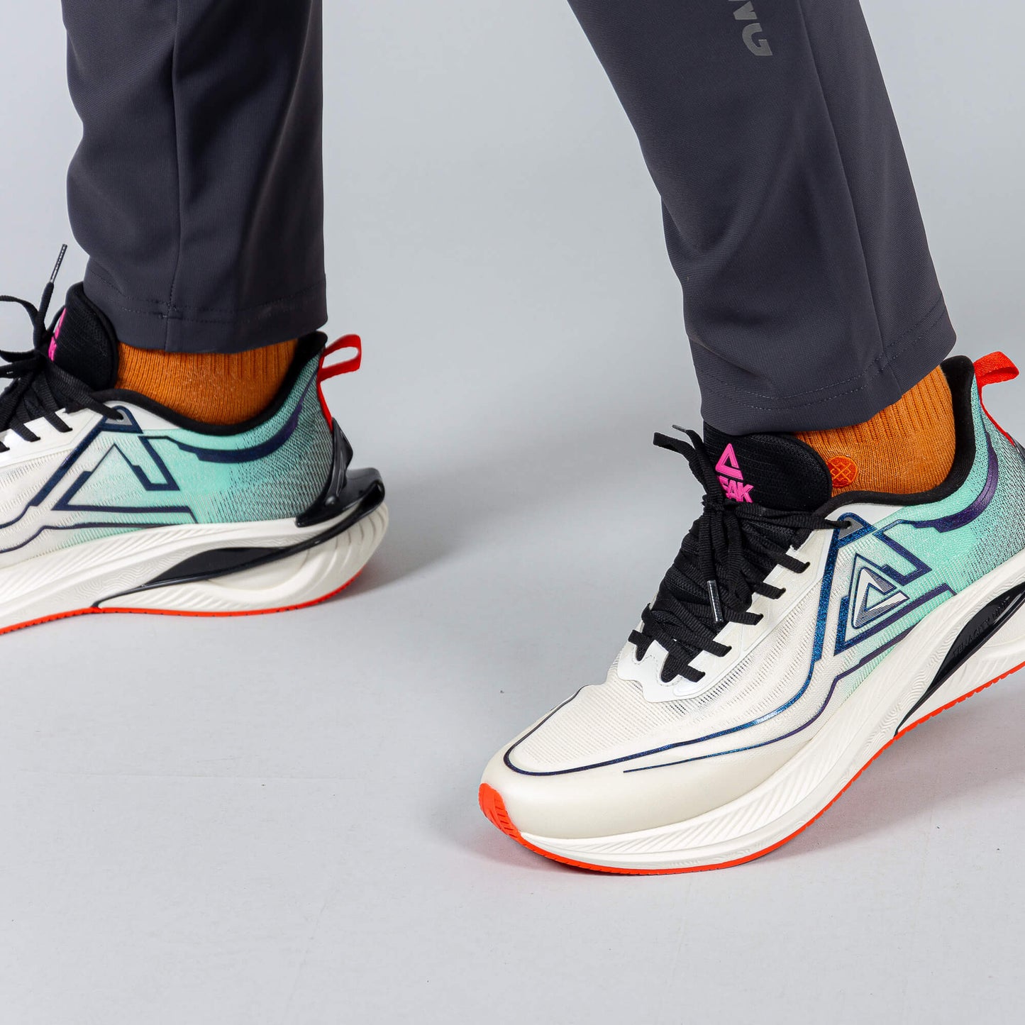 Tepláky Peak Running Knitted Pants Dk.Grey