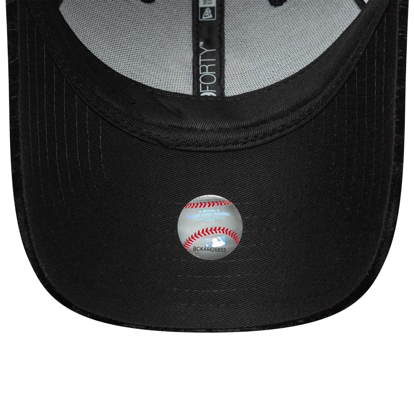 Dámska šiltovka New Era New York Yankees Womens MLB Leo Velour Black 9FORTY Adjustable Cap čierna
