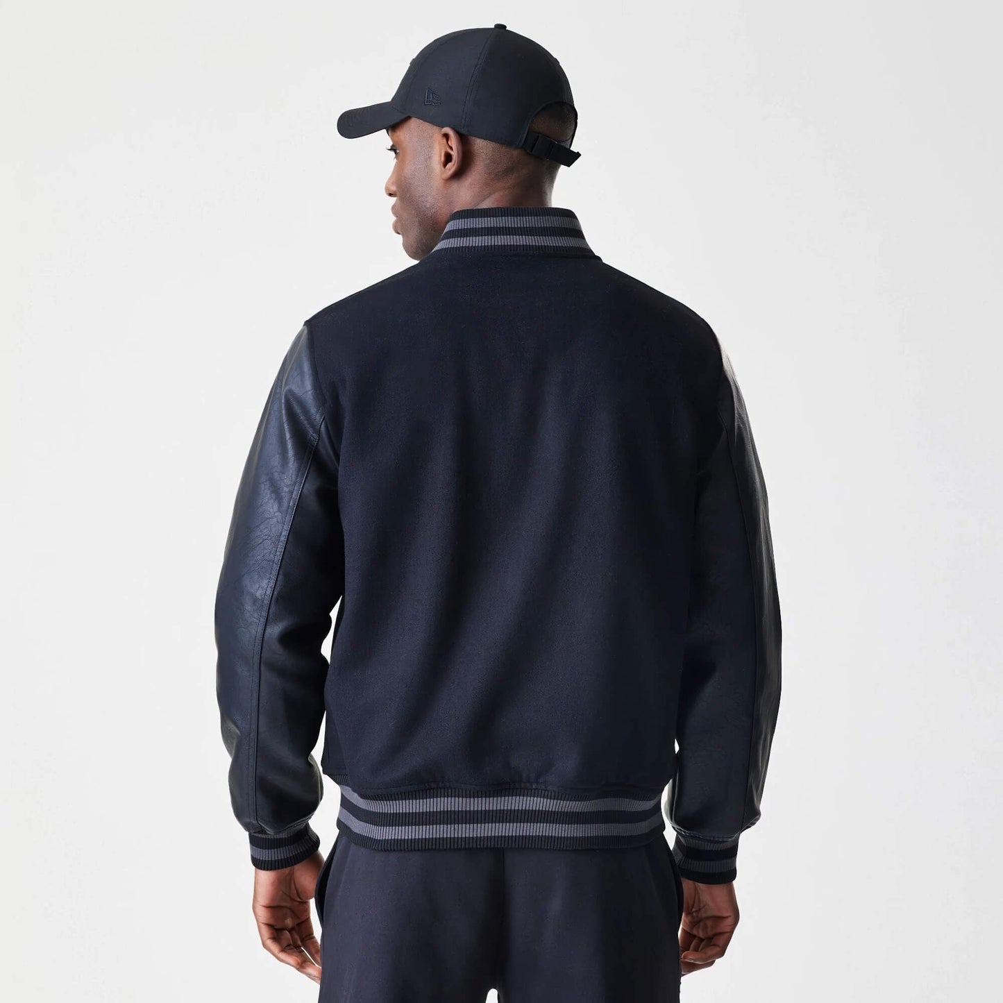 Bunda NEW ERA Chicago Bulls NBA Tonal Black Varsity Jacket čierna