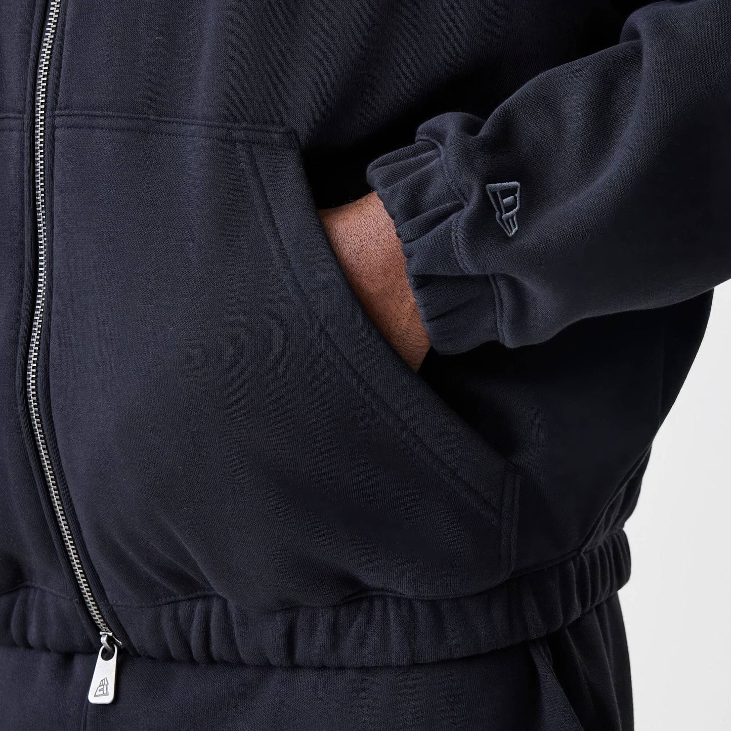 Mikina NEW ERA Chicago Bulls NBA Linear Black Oversized Full Zip Hoodie čierna