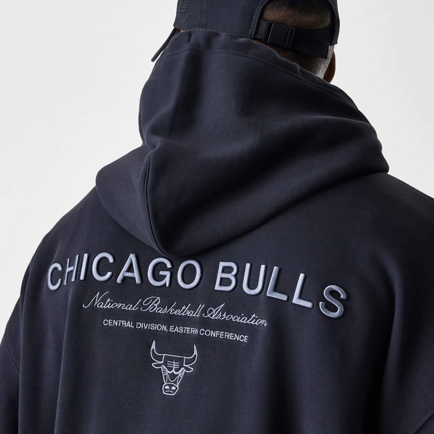 Mikina NEW ERA Chicago Bulls NBA Linear Black Oversized Full Zip Hoodie čierna