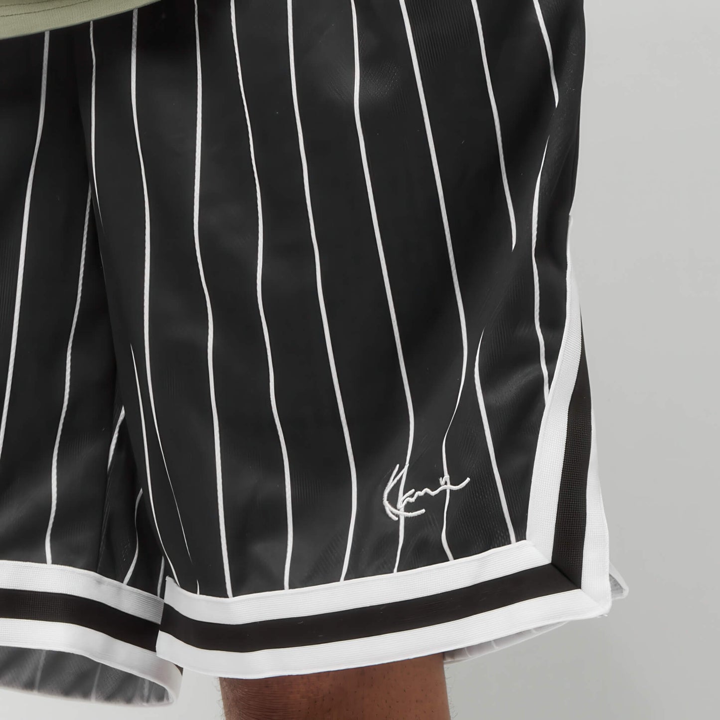 Pánske kraťasy Karl Kani Small Signature Pinstripe Mesh Shorts čierne