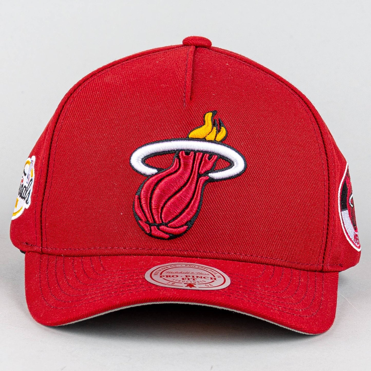 Šiltovka Mitchell & Ness Miami Heat NBA Double Clutch Pro Snapback červená