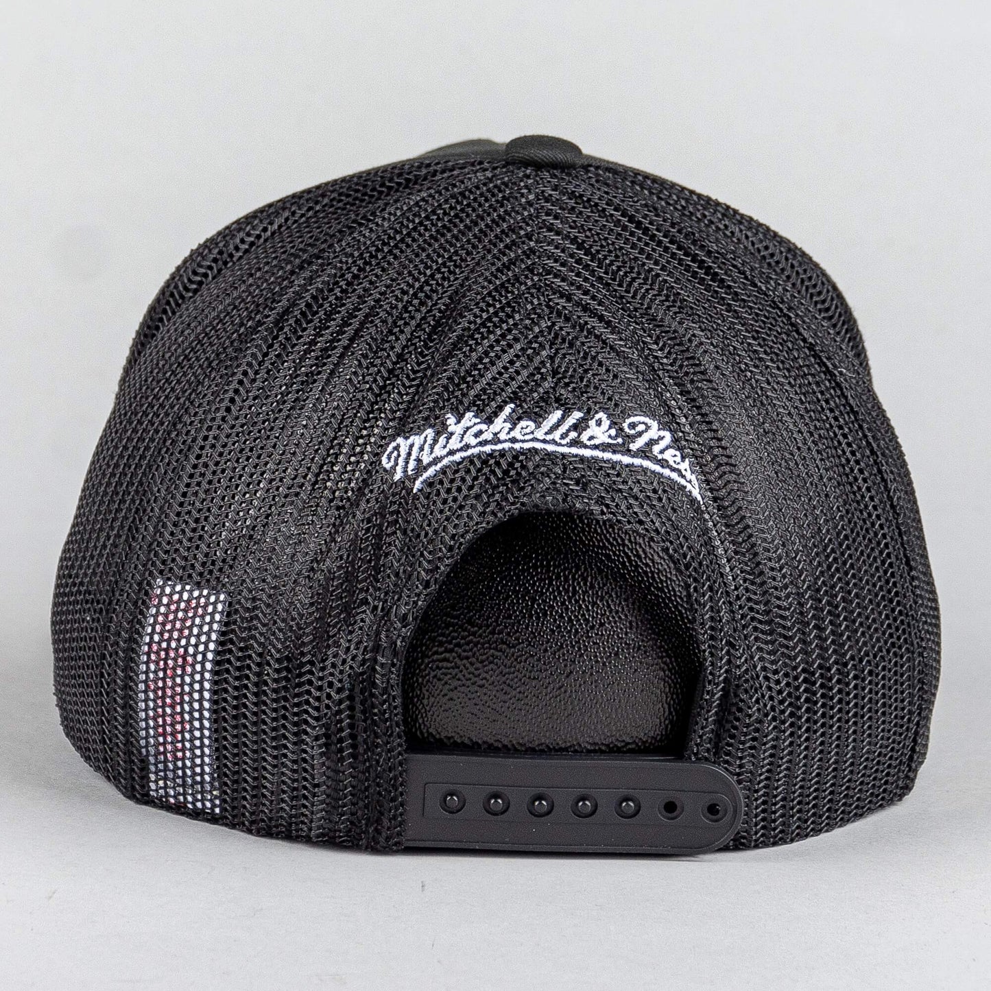 Šiltovka Mitchell & Ness snapback Pittsburgh Penguins NHL Evergreen Trucker čierna