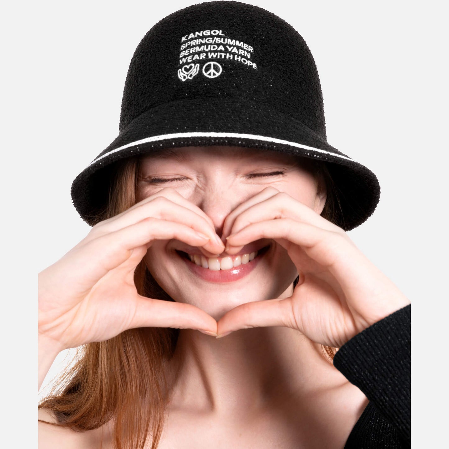 Klobúk KANGOL® FINE PRINT CASUAL čierny