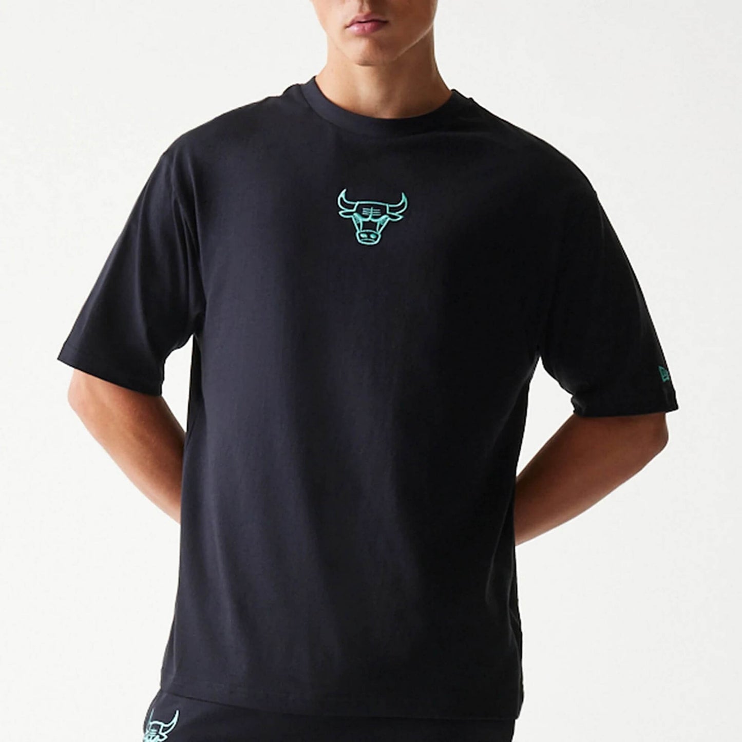 Tričko New Era Chicago Bulls NBA League Essential Black Oversized T-Shirt čierné
