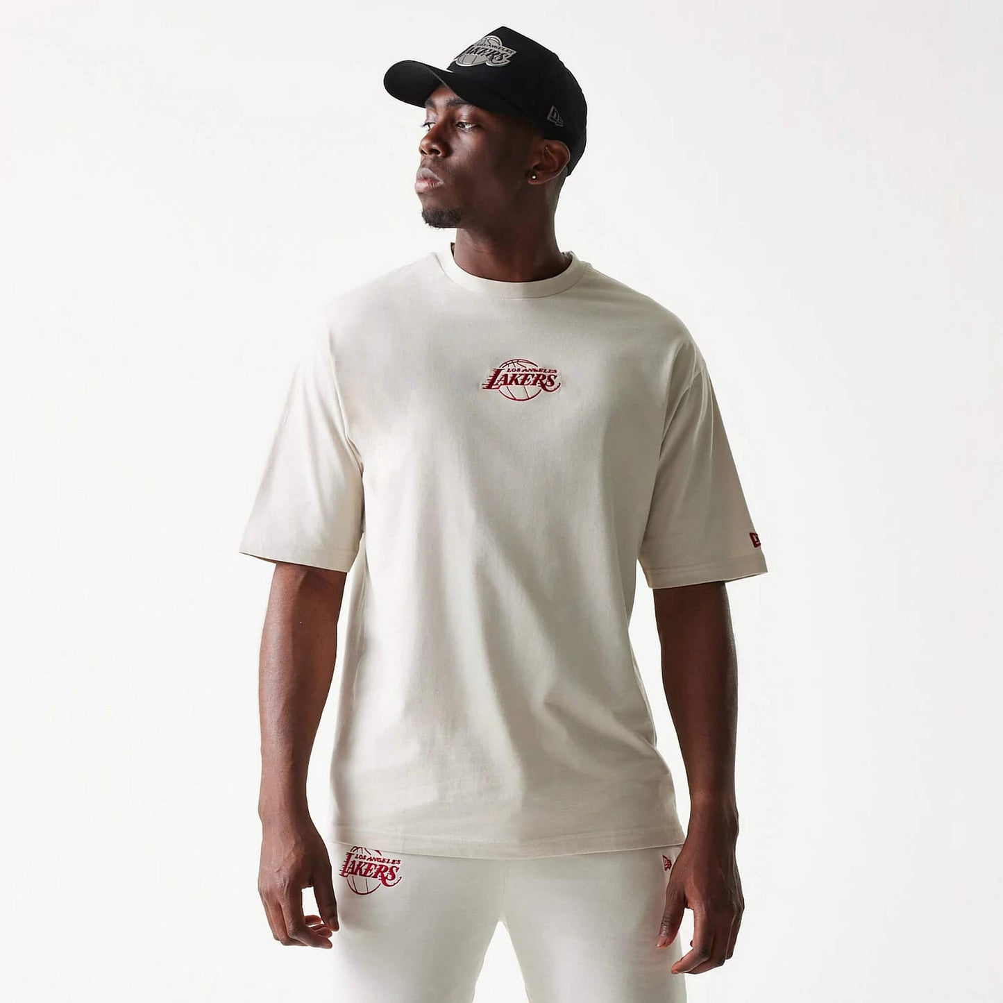 Tričko New Era Los Angeles Lakers NBA League Essential Cream Oversized T-Shirt krémovo-biele