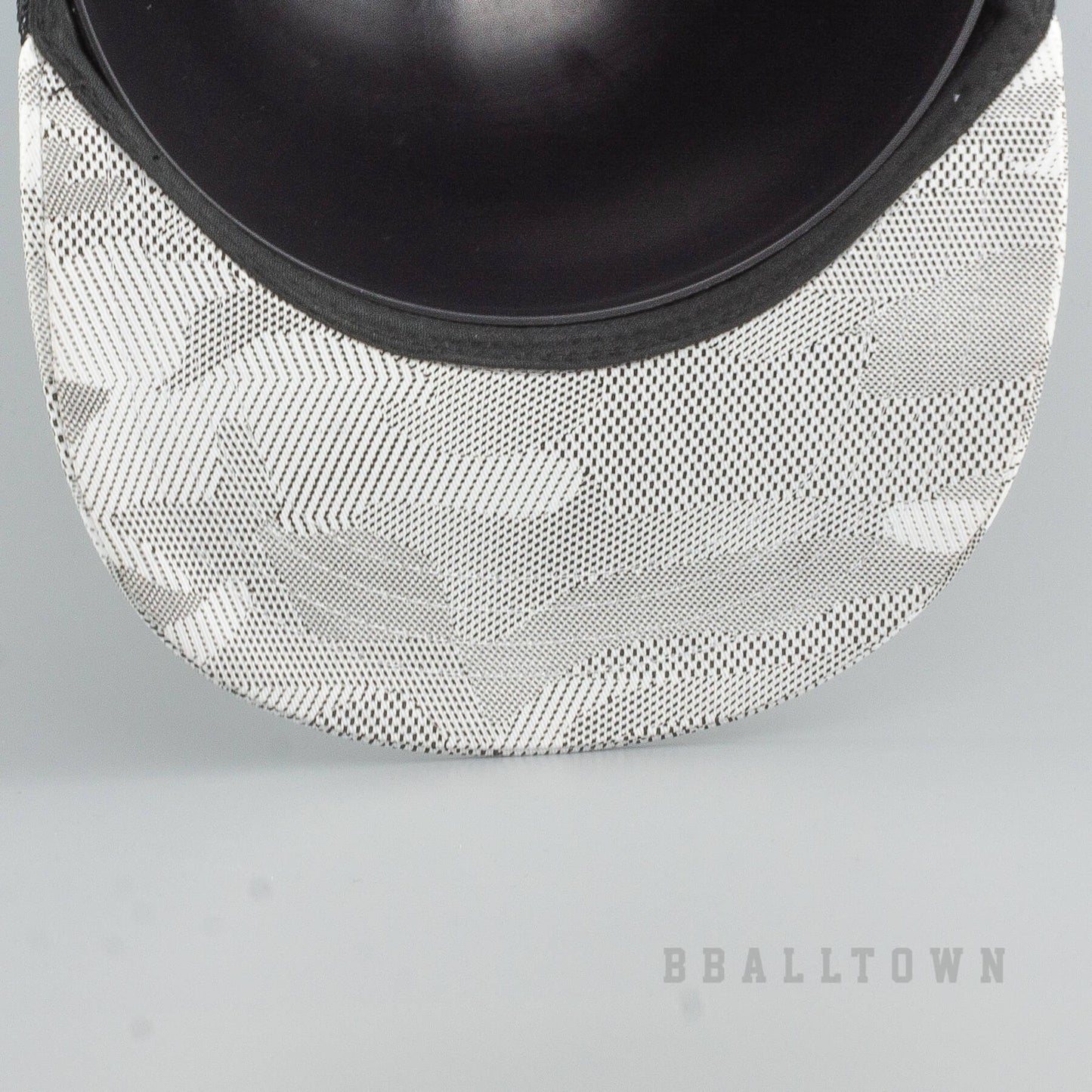 Šiltovka so sieťkou Peak Basketbal Monster Series Snapbacks čierna/šedá