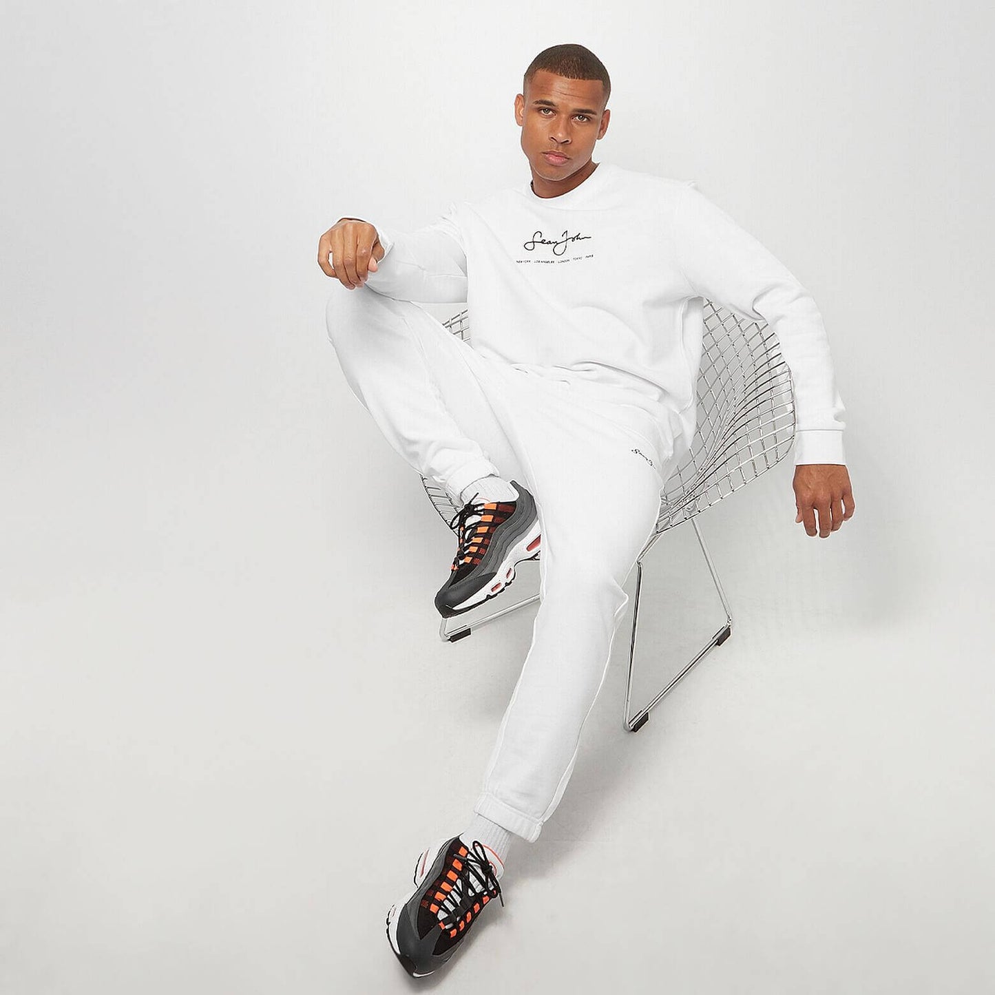 Sean John Classic Logo Essential Velours Trackpants white