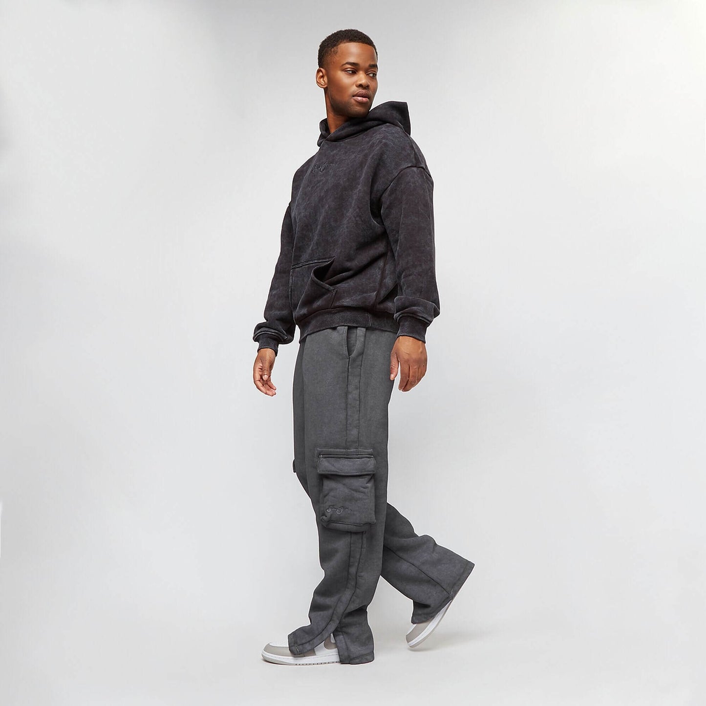 Teplákové nohavice Sean John Script Logo Washed Out Slit Sweatpants black čierne