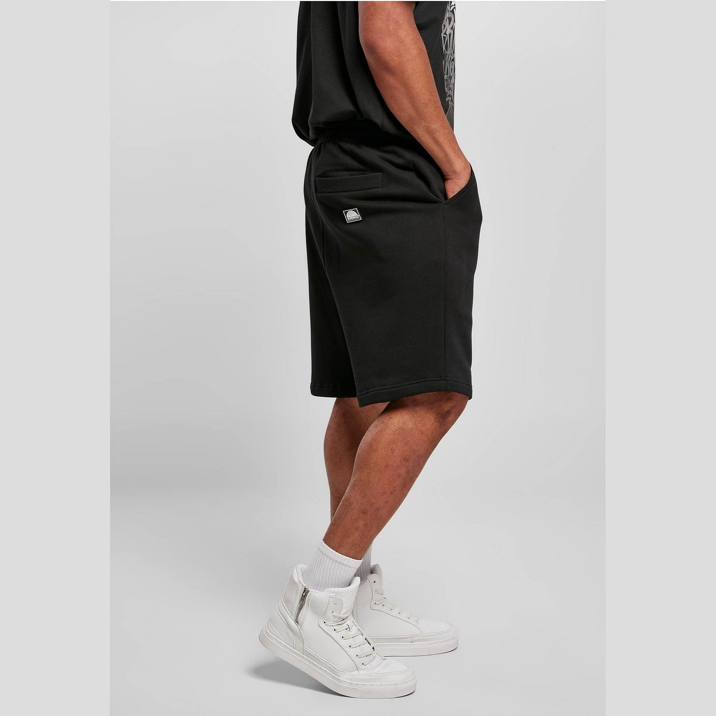 Southpole Basic Sweat Shorts black