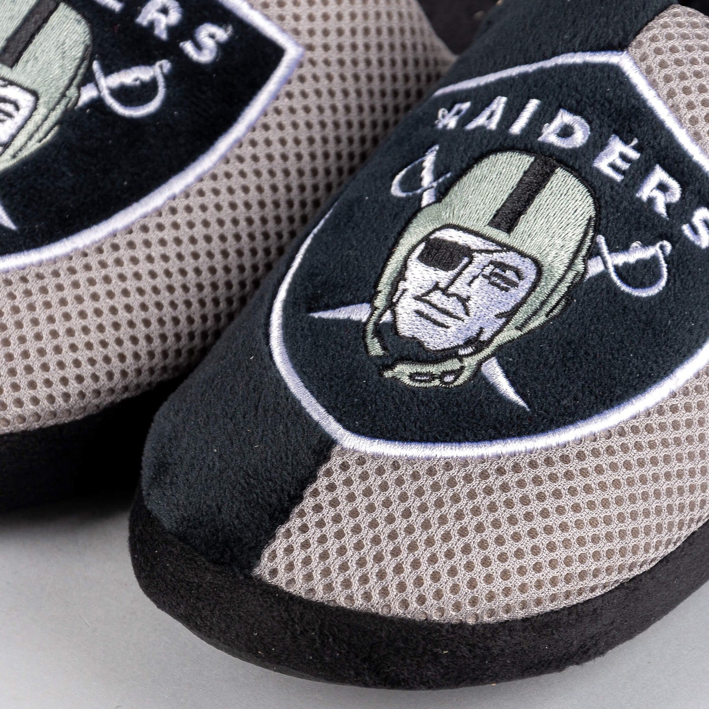 Papuče FOCO Las Vegas Raiders - NFL - Mens Team Stripe Slipper - Black/Grey