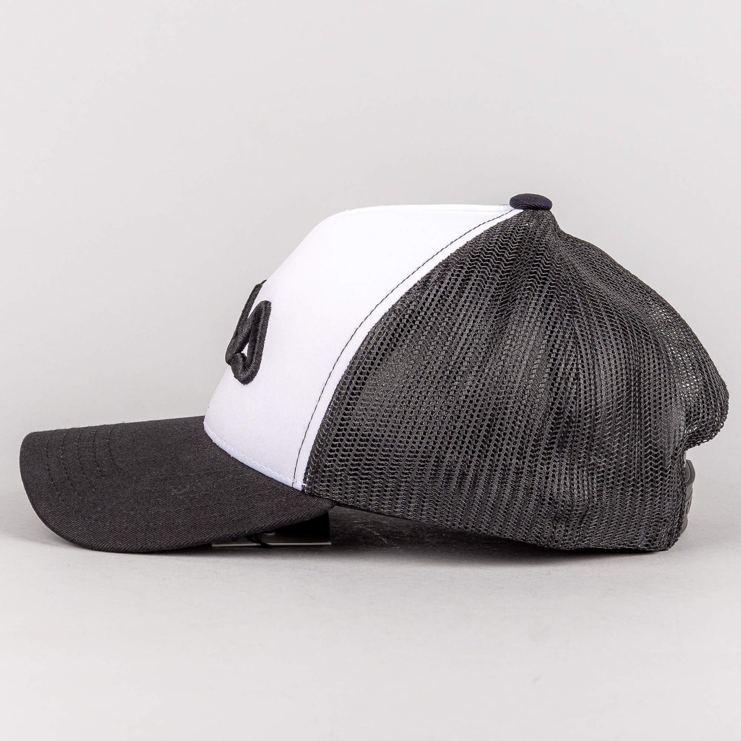 Fila BEPPU TRUCKER CAP linear logo snap back Black Beauty-Bright White