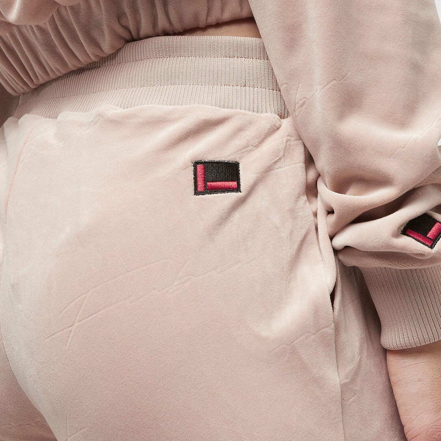 Dámske tepláky FUBU Signature Allover Velour Pants bledohnedé