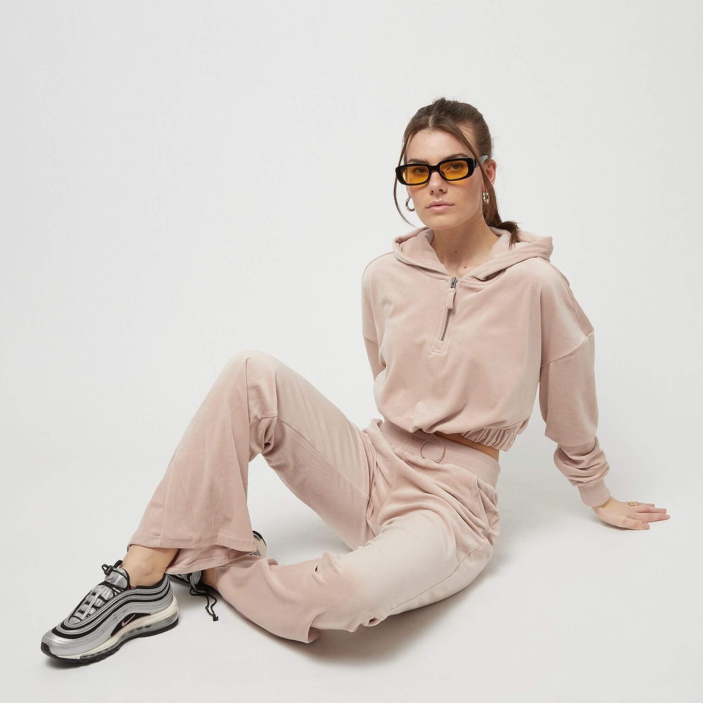 Dámske tepláky FUBU Signature Allover Velour Pants bledohnedé