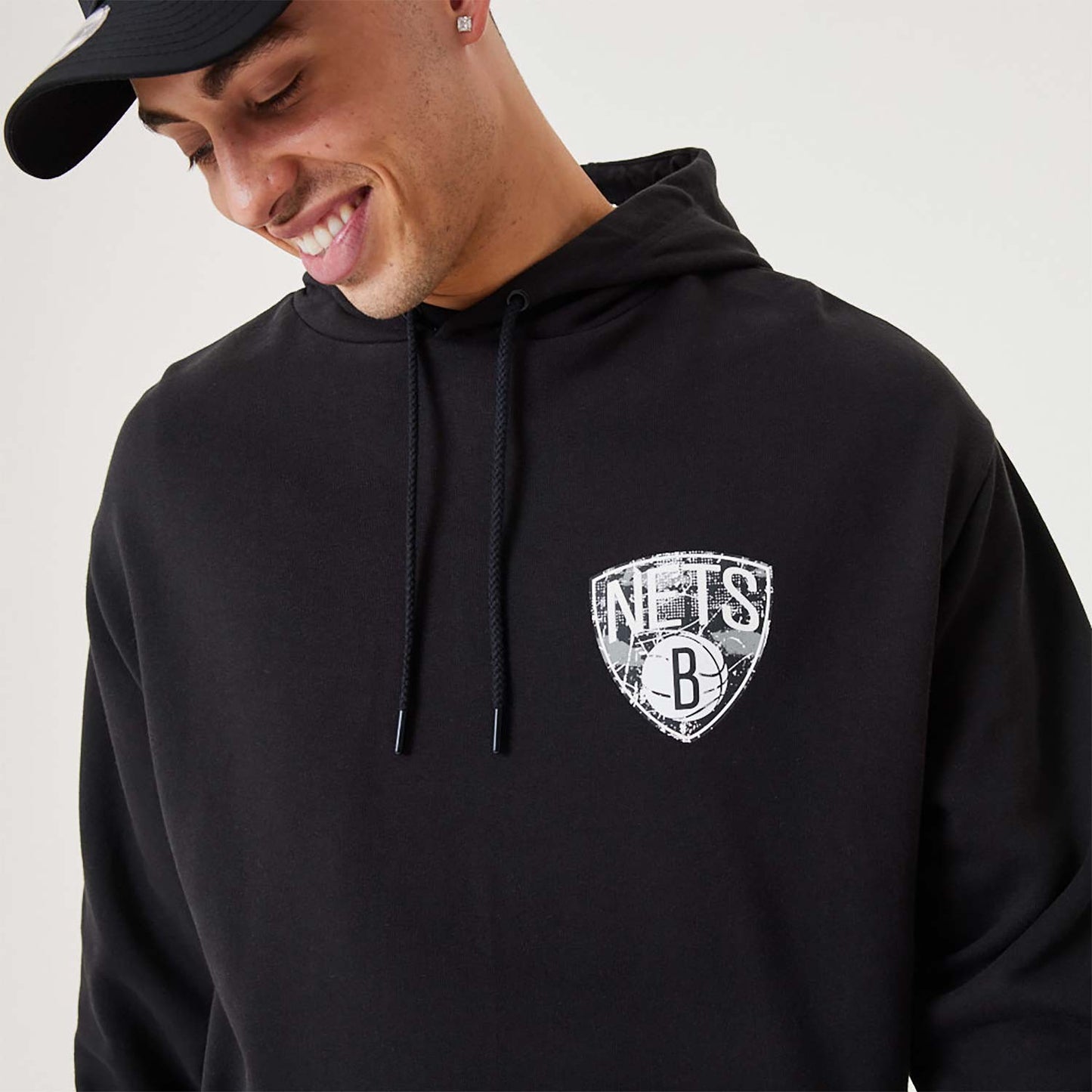 Mikina s kapucňou NEW ERA Brooklyn Nets NBA Infill Team Logo Black Pullover Hoodie čierna