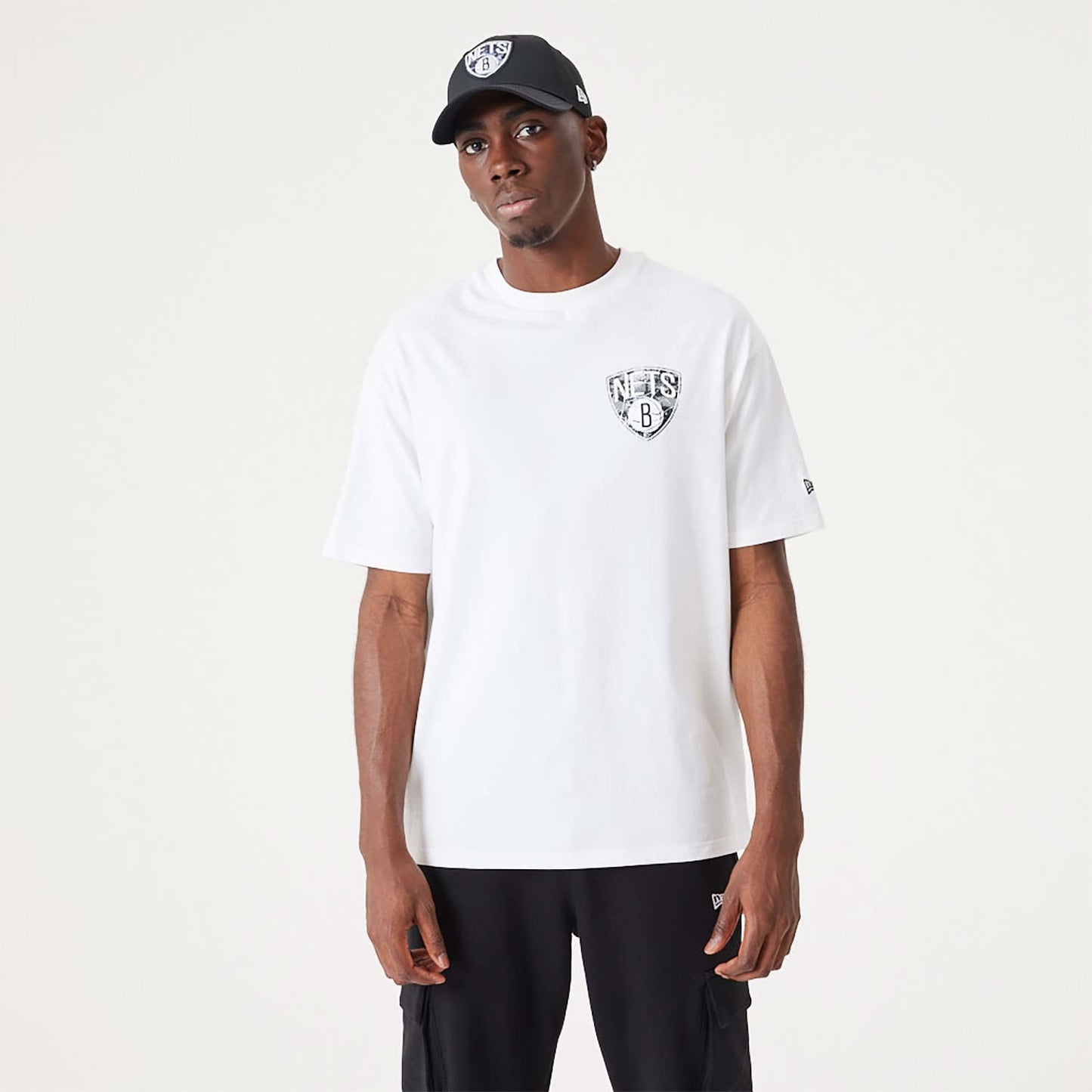 NEW ERA Brooklyn Nets NBA Infill Team Logo White Oversized T-Shirt White