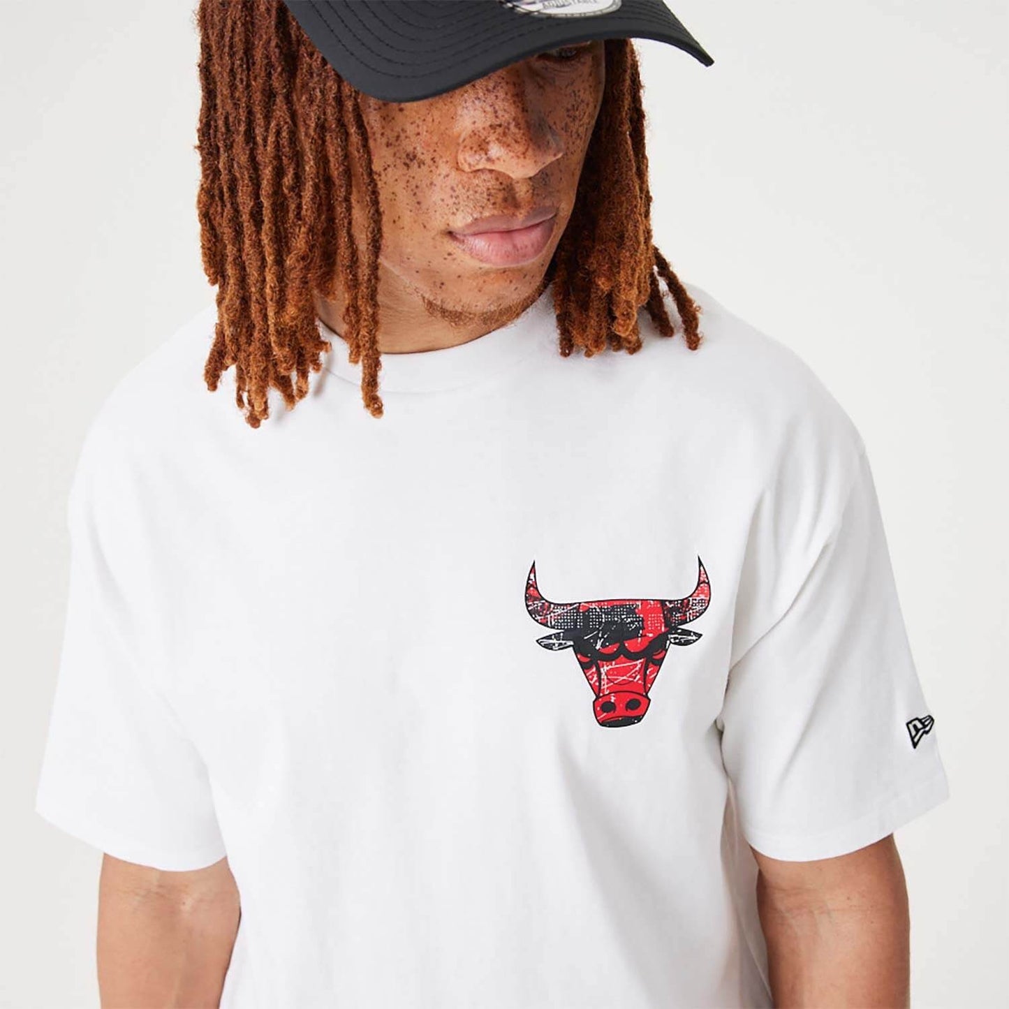 NEW ERA Chicago Bulls NBA Infill Team Logo White Oversized T-Shirt White