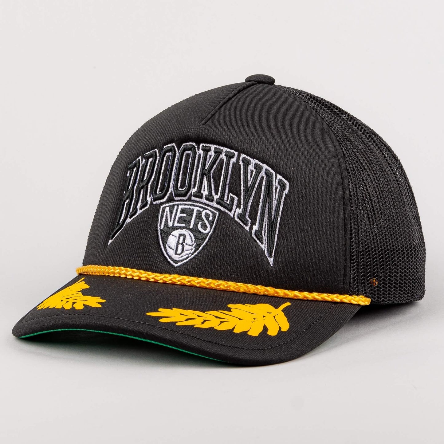 Šiltovka so sieťkou Mitchell & Ness NBA Gold Leaf Brooklyn Nets čierna