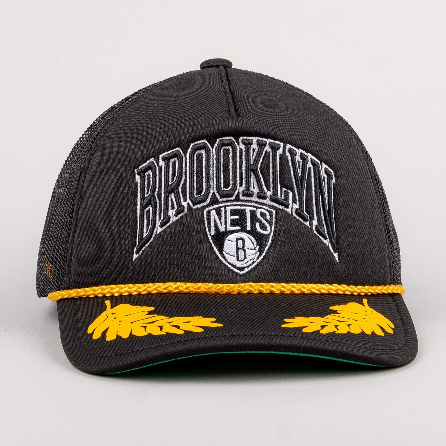 Šiltovka so sieťkou Mitchell & Ness NBA Gold Leaf Brooklyn Nets čierna
