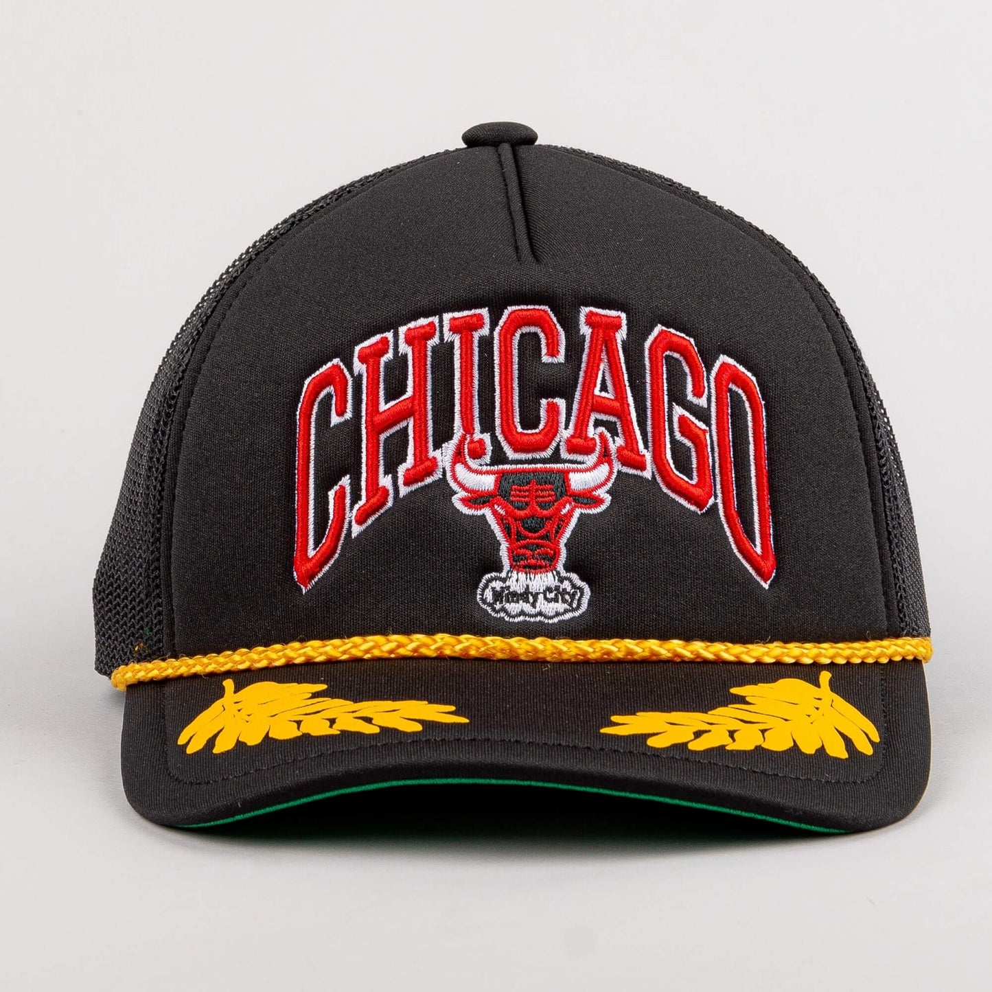 Šiltovka so sieťkou Mitchell & Ness NBA Gold Leaf HWC Chicago Bulls čierna