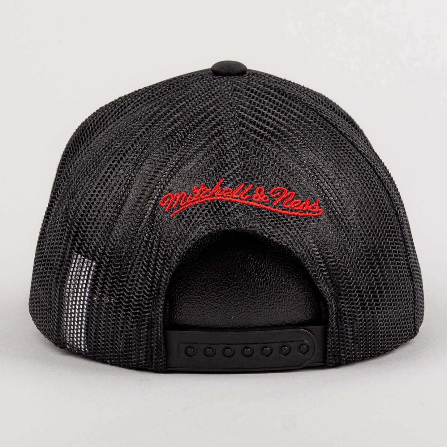 Šiltovka so sieťkou Mitchell & Ness NBA Gold Leaf HWC Chicago Bulls čierna